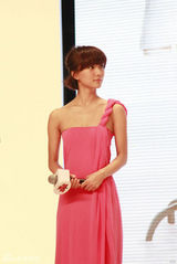 高清图：王珞丹出席活动引关注 清纯美丽笑容绽放