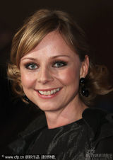 幻灯图集：电影《一家人》首映 导演佩妮莱蓝裙亮眼