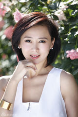 组图：辣妈翁虹时尚大片 开启逆生长时代