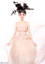 组图：演员石小群唯美写真大玩新鲜