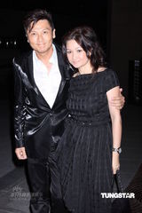 幻灯图：盘点明星坚贞爱情 患难真情相濡以沫