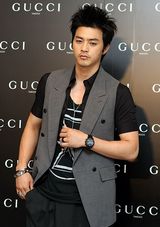 高清图：韩国演员朴寒星李秀景等出席时尚活动 