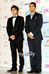 组图：韩星郑俊浩幸福完婚 张东健金泰熙等到贺