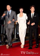 组图：《绅士》重聚韩片《占卜师》首映式