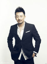 组图：黄海波西装写真曝光 胡须LOOK展现熟男魅力