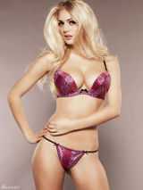 组图：妮可-尼尔性感内衣秀酥胸翘臀