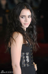 组图：《绑架》伦敦首映 泰勒-洛特纳拥丽莉亮相