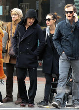 组图：曝吸血鬼保罗与狼女演员热恋 牵手被拍