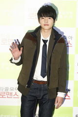 高清组图：宋钟基韩艺瑟新片《攒钱罗曼史》试映会