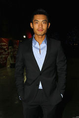 组图：林丹时尚写真秀壮硕肌肉霸气外露