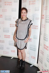 组图：林嘉欣出席活动称要放手让小孩独立