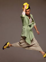 组图：文章演绎新潮复古混搭 显80后男人自由不羁