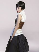 组图：秦岚连登双封面 长发妩媚短发炫酷