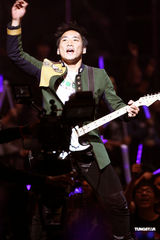 组图：五月天诺亚方舟平安夜演唱会万名歌迷同贺