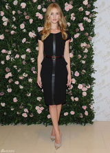 组图：罗茜-汉丁顿-惠特莉黑裙亮相妩媚