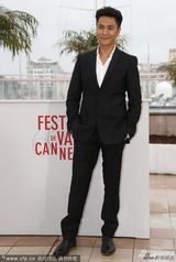 组图：《过界》亮相 陈坤卖萌刘嘉玲笑靥如花