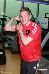 幻灯图：刘心悠跑马拉松志在健身 将来要拉男友陪跑