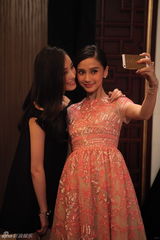 组图：微博之夜专访 Angelababy(杨颖)求大家别催婚