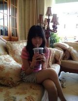 组图：张凯丽女儿私照曝光 16岁透甜美气质