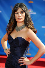 高清图：艾美奖红毯 丽娅-米歇尔华丽珠宝上身