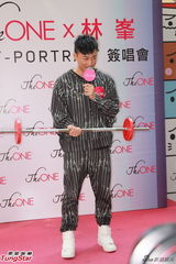 组图：林峰生日望愿成视帝 刘銮雄家人亲自捧场