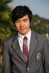 幻灯图：《流星雨2》曝剧照 俞灏明告别“狮子头”