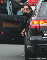 幻灯图：布洛克公路爱心大营救 行驶中救流浪狗