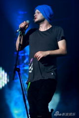 高清：热波第二天Does it offend you,yeah？演出