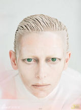 组图：蒂尔达登《W》封面 前卫造型彰显独特个性