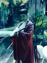 组图：艾菲变东方不败 男装扮相英武潇洒