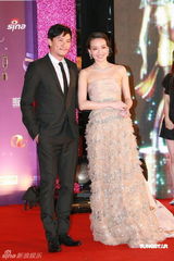 幻灯：香港金像奖红毯 舒淇张震不惧绯闻携手出席