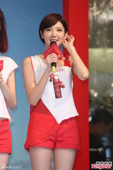 组图：少女组合跳绳卖瘦身产品 粉嫩热裤秀玉腿