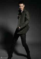 高清组图： 亓航(启航)新年硬朗写真 皮肤黝黑大秀性感