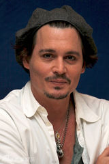 组图：德普宣传《莱姆酒日记》 浪子相十足拍写真