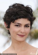 组图：奥黛丽-塔图清纯短裙秀香肩