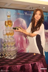 组图：陈绮贞演唱会加场顺利落幕 开香槟庆功