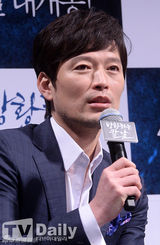 组图：郑在泳李成民宣传新片《彷徨之刃》