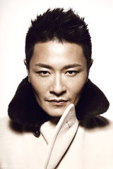 组图：李宗翰型男写真尽显时尚儒雅