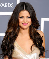 高清图：格莱美红毯 赛琳娜-戈麦斯甜美惹人怜