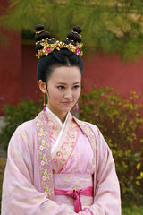 组图：《后宫》热拍 安以轩杨怡携众美女悉数登场