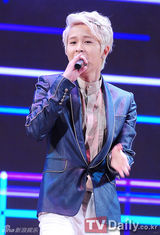 组图：韩团帝国之子小分队首唱会劲歌热舞