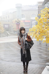 组图：女星叶倩云街拍生活照戏外清纯