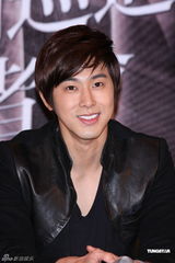 组图：东方神起帅气亮相台湾 昌珉大赞林志玲漂亮