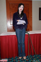 组图：艳星叶玉卿被爆复出还债 浓妆澄清未破产