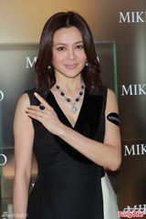 组图：关之琳否认情人节嫁富商:认识时他单身