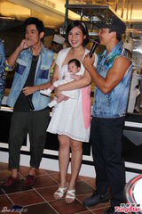 组图：周董不畏小S风波 为自家餐厅拍胸脯保证