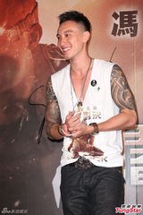 组图：王阳明秀健硕肌肉 不排斥全裸拍片