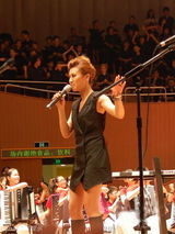 高清组图：尚雯婕三语主持法国音乐节