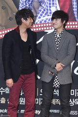 高清图：韩星大成吴满锡等新剧《whats up》记者会