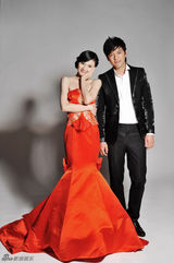 高清图：刘冬新娘装登封面 俏皮表情秀甜美性感